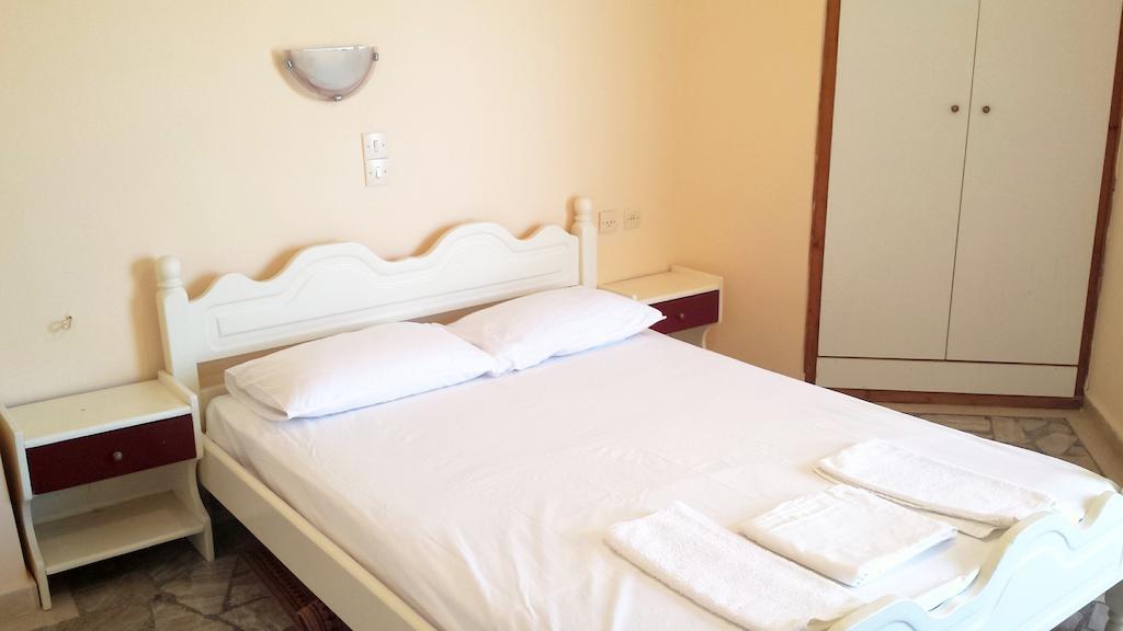 Intos Apartments Agios Nikolaos  객실 사진
